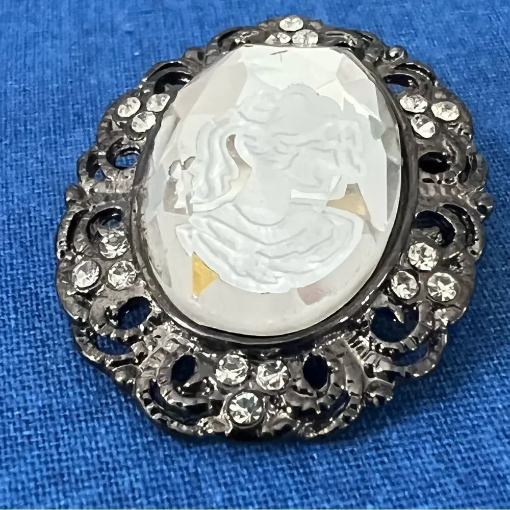 Vintage Black Metal Holographic Cameo Diamondesque Brooch‎